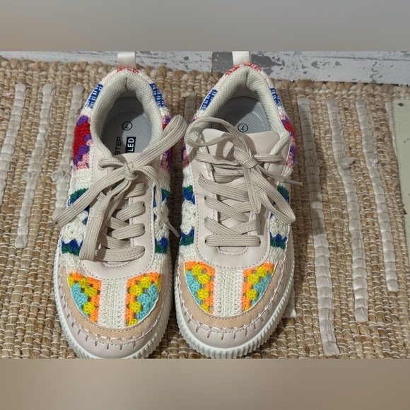 Crochet platform fashion sneakers. - Picture 10 of 14